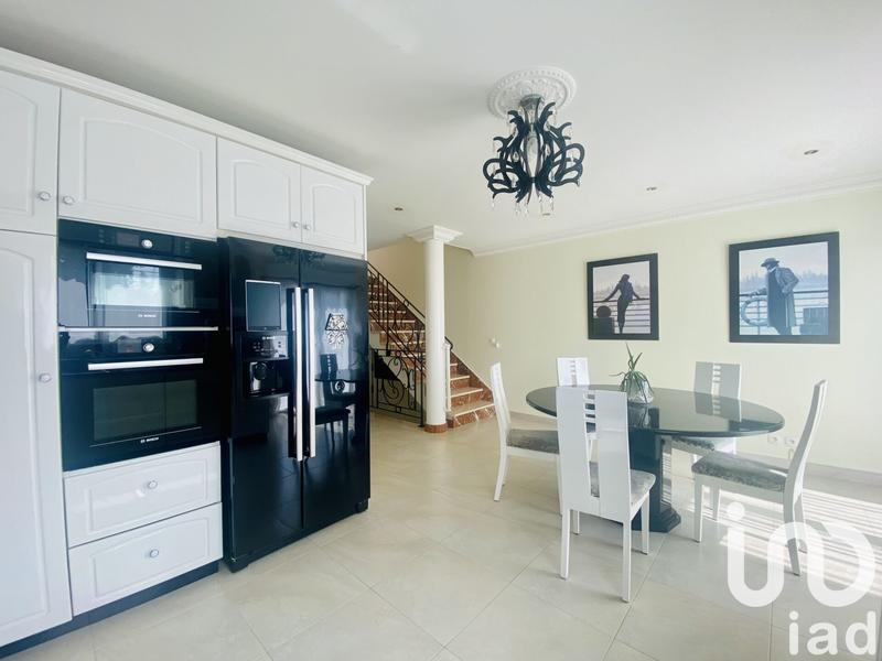 Maison - 207 m² - 5 pièces