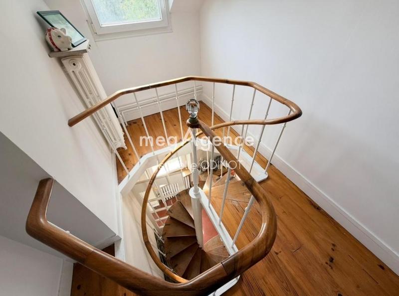 Longère - 233 m² - 8 pièces