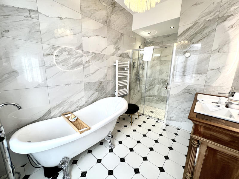 Propriété - 446 m² - 12 pièces