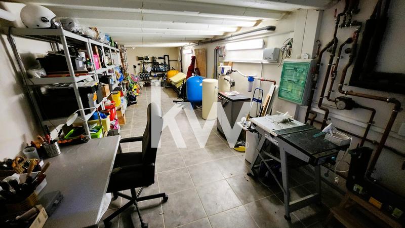 Maison - 247 m² - 9 pièces