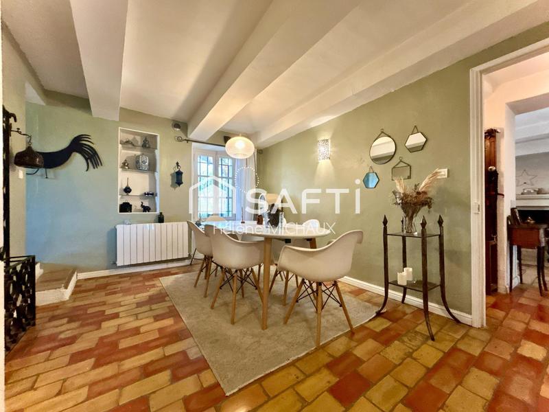 Maison - 219 m² - 8 pièces