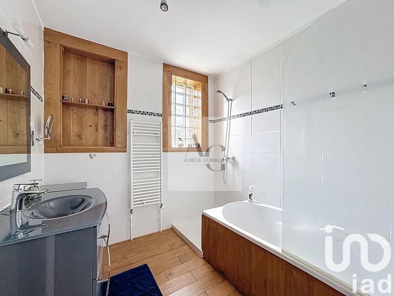 Maison - 231 m² - 7 pièces