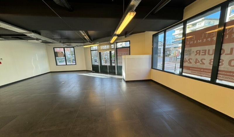 Local commercial - 294 m²