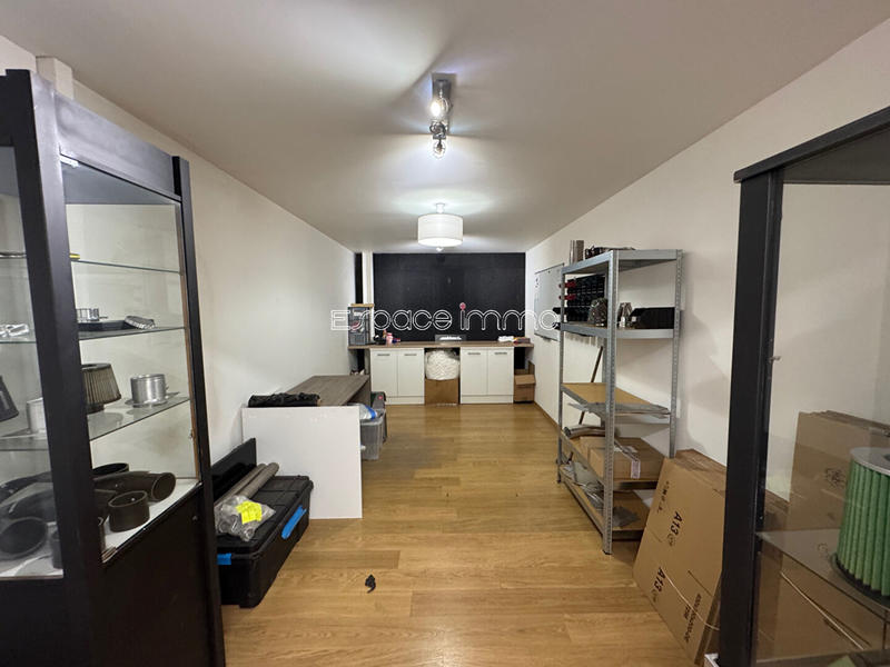 Local commercial - 636 m²