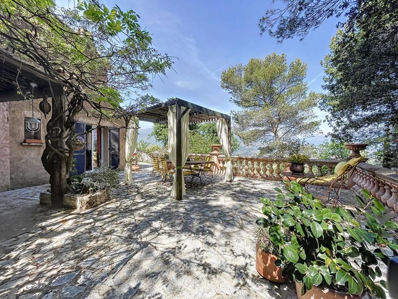 Maison - 314 m² - 7 pièces