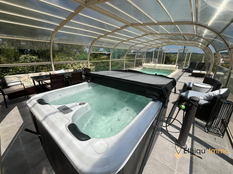 Maison - 316 m² - 8 pièces