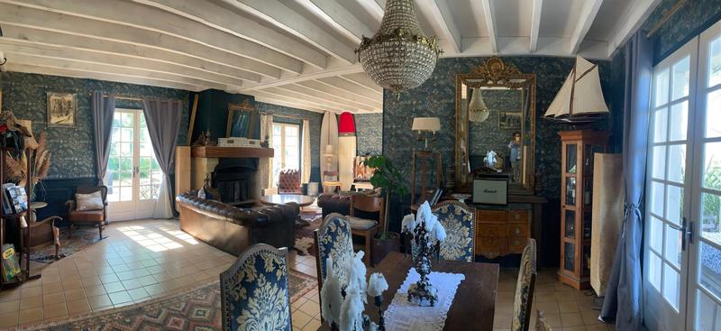 Maison - 347 m² - 13 pièces