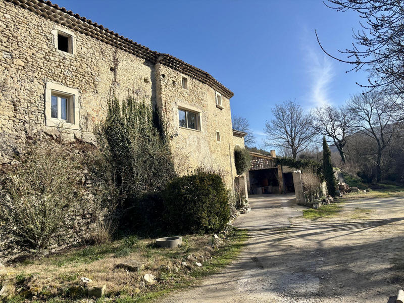 Mas - 200 m² - 8 pièces