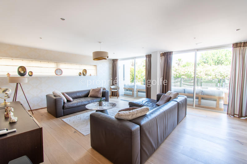 Maison - 305 m² - 7 pièces