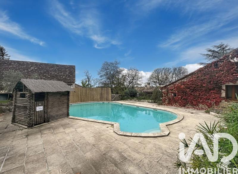 Maison - 238 m² - 7 pièces