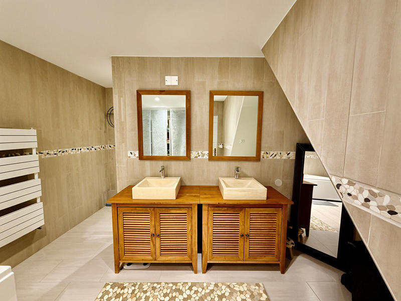 Maison - 255 m² - 7 pièces