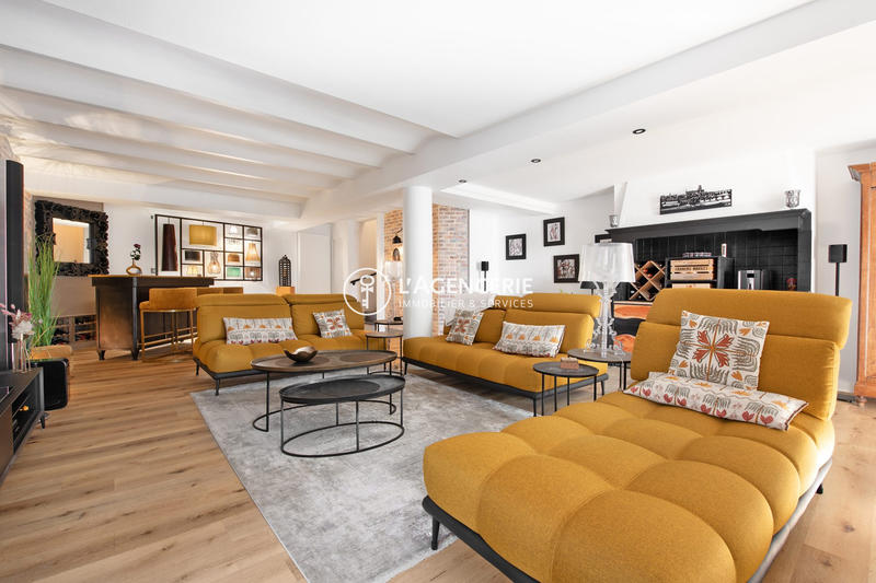 Maison - 242 m² - 6 pièces