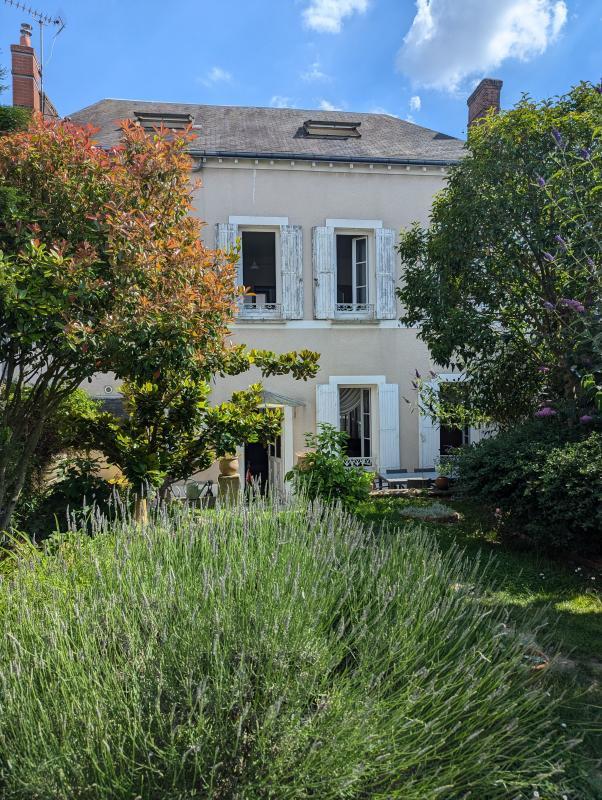 Maison - 201 m² - 9 pièces