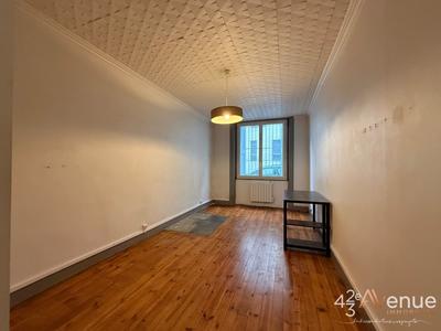 Appartement - 80 m² - 4 pièces