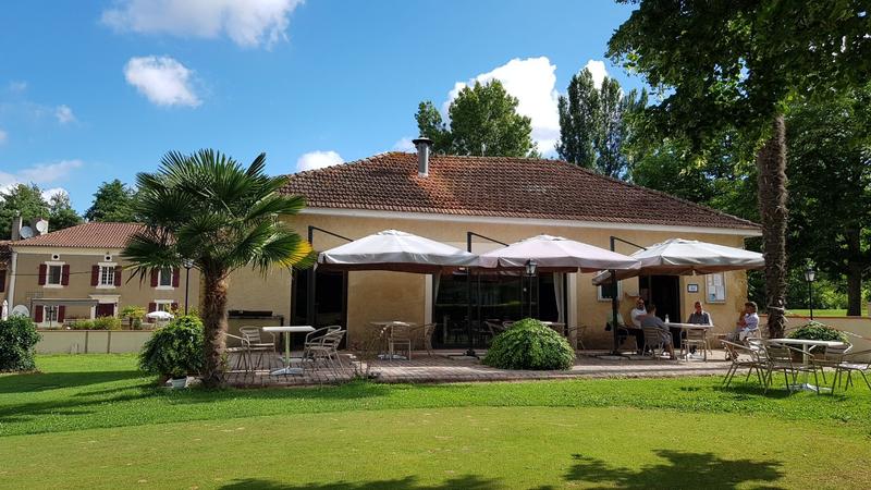 Maison - 422 m² - 12 pièces