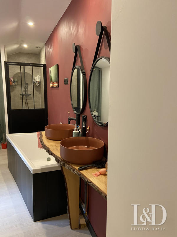 Maison - 295 m² - 10 pièces