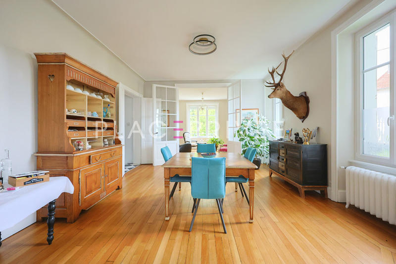 Maison - 435 m² - 16 pièces