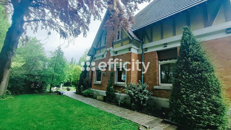 Propriété - 255 m² - 10 pièces