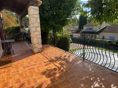 Maison - 202 m² - 7 pièces