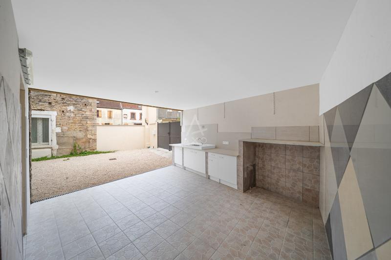 Maison - 222 m² - 9 pièces