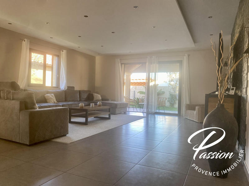 Maison contemporaine - 264 m² - 9 pièces