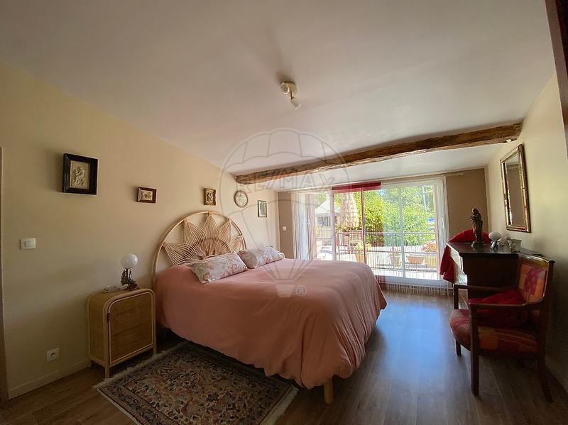 Maison - 220 m² - 8 pièces