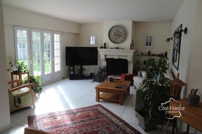 Maison traditionnelle - 167 m² - 6 pièces