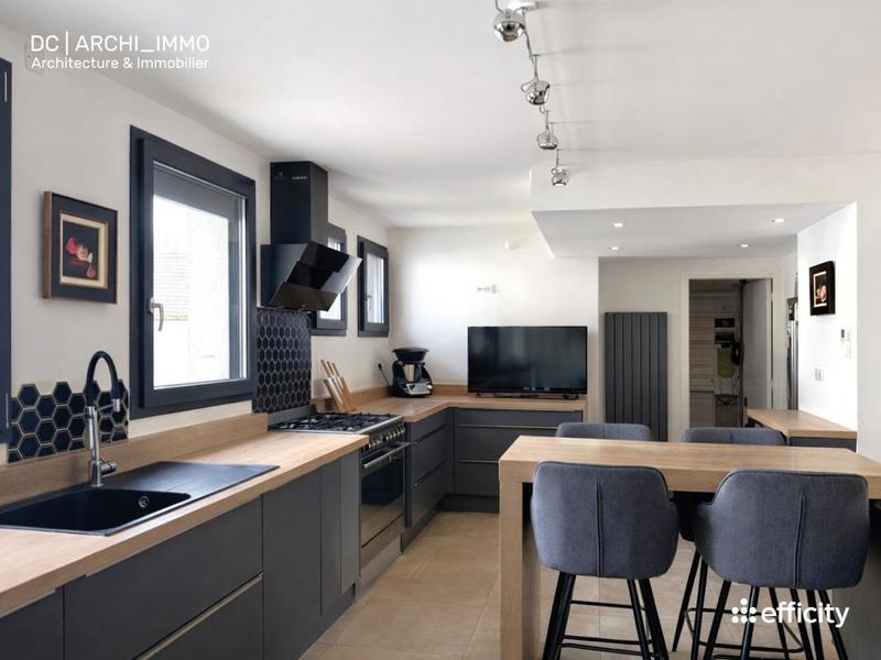 Maison - 365 m² - 9 pièces