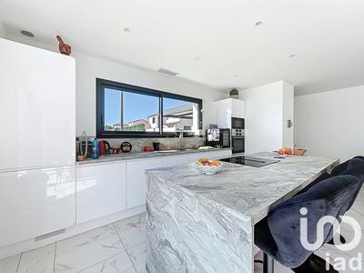 Maison - 93 m² - 4 pièces