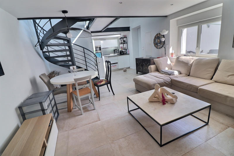 Maison - 280 m² - 9 pièces