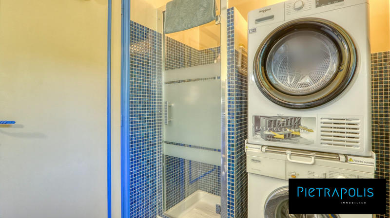 Maison - 201 m² - 6 pièces