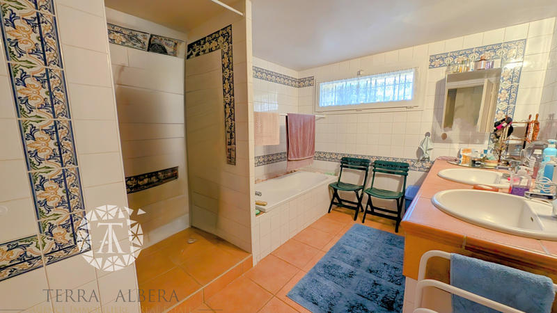 Mas - 239 m² - 6 pièces