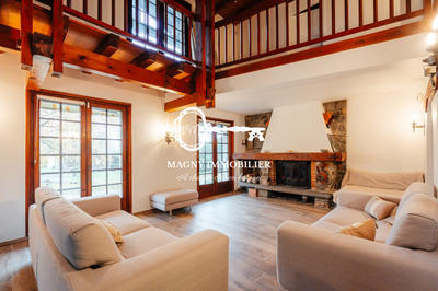 Maison - 220 m² - 7 pièces