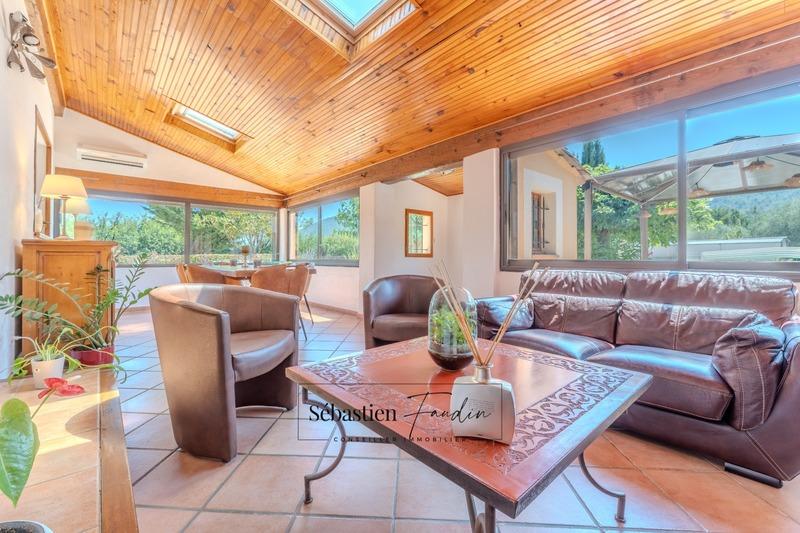 Maison - 211 m² - 7 pièces