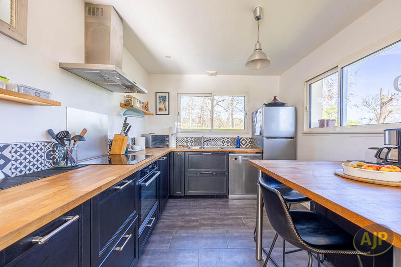 Maison - 95 m² - 5 pièces