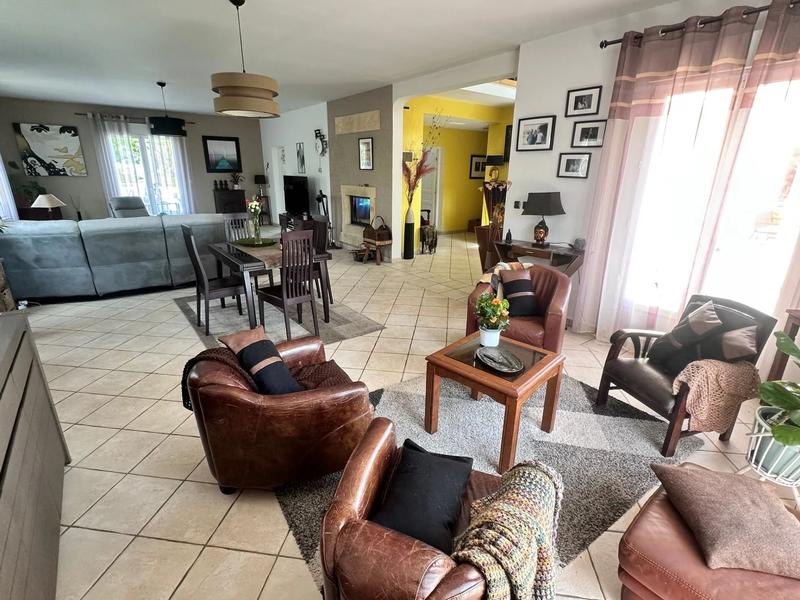 Maison - 275 m² - 9 pièces