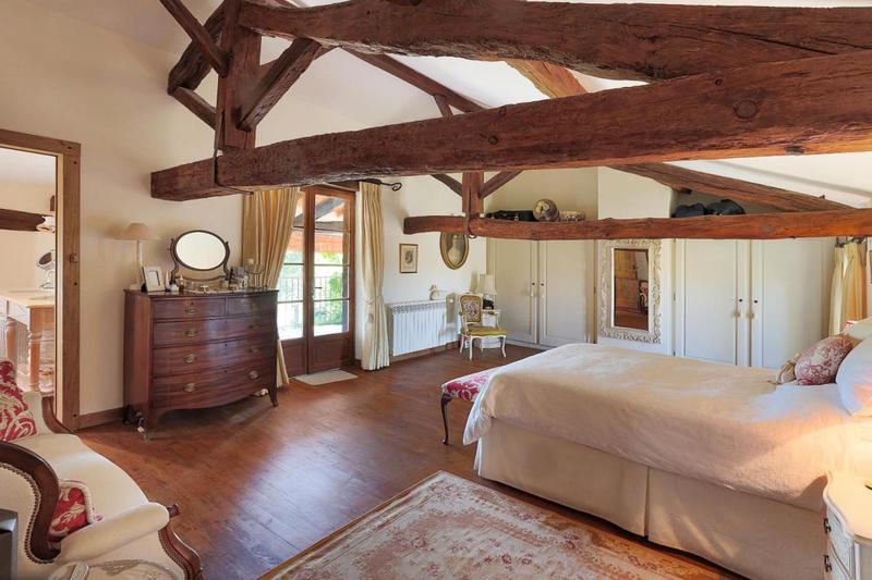 Maison en pierre - 409 m² - 10 pièces