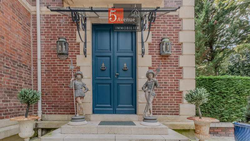 Maison - 430 m² - 11 pièces