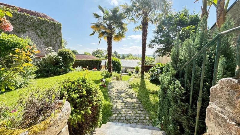 Maison - 209 m² - 9 pièces