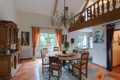 Maison - 270 m² - 10 pièces