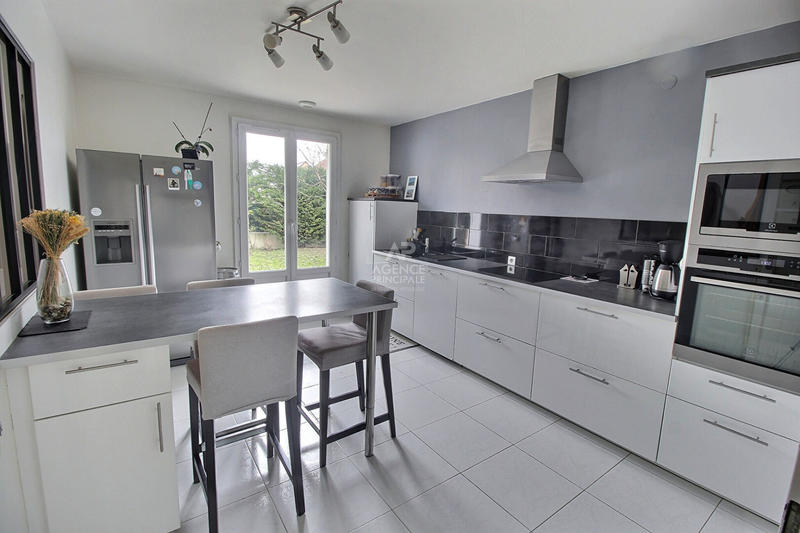 Maison - 180 m² - 7 pièces