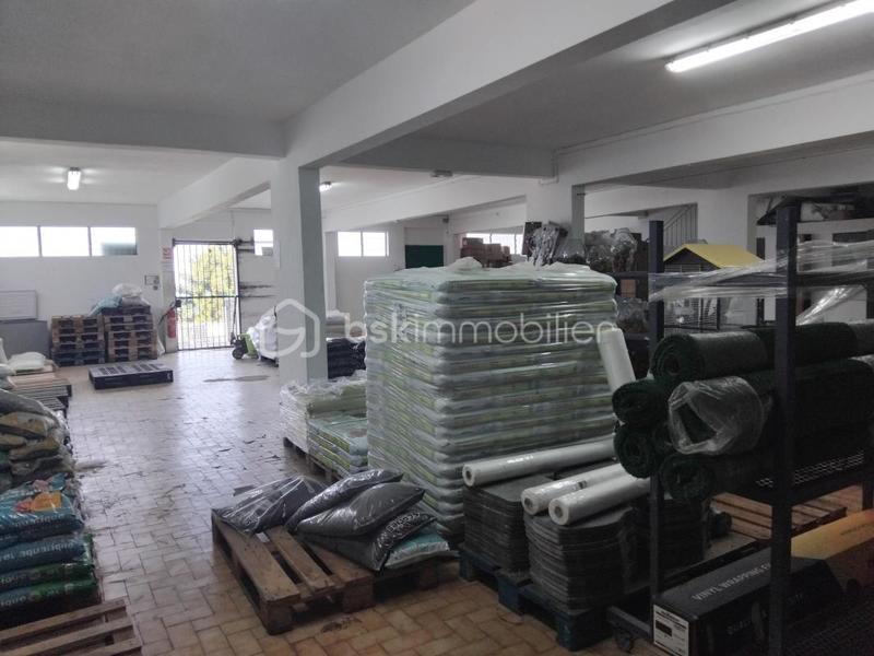 Local commercial - 440 m² - 1 pièce