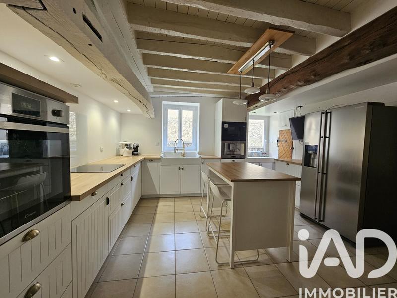 Maison - 202 m² - 7 pièces