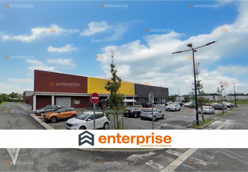 Local commercial - 2 300 m²