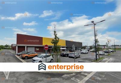 Local commercial - 2 300 m²