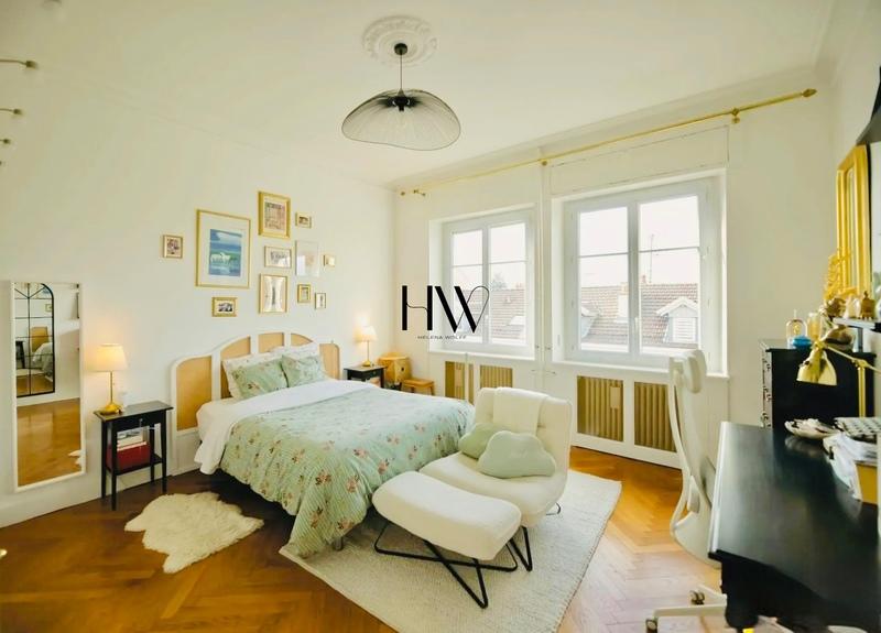 Appartement - 185 m² - 6 pièces