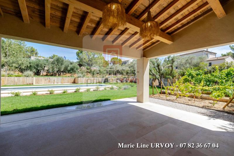 Maison - 300 m² - 8 pièces