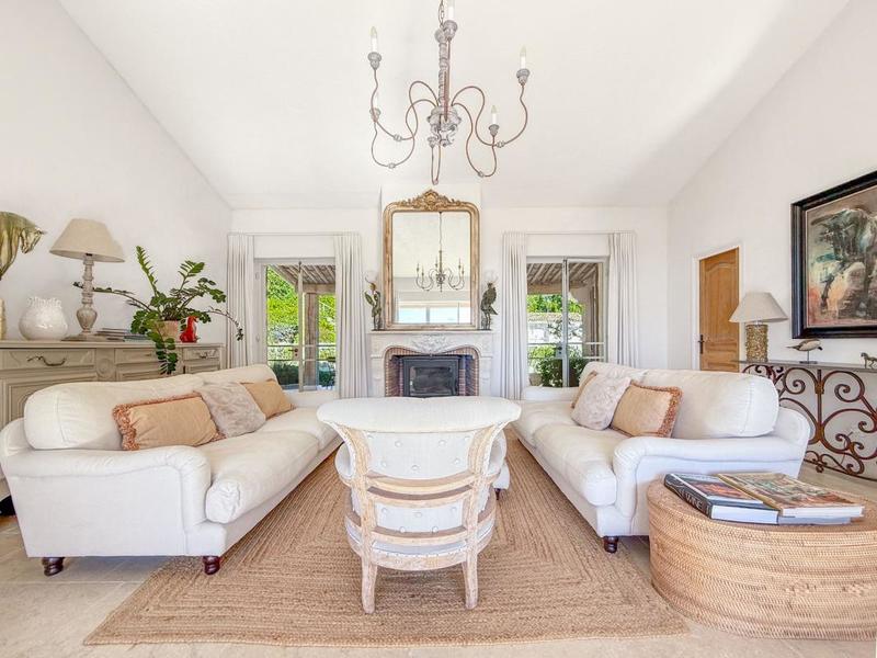 Maison - 250 m² - 6 pièces