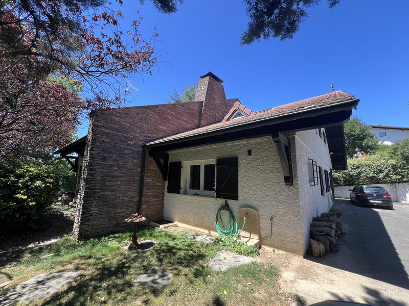 Maison - 237 m² - 8 pièces