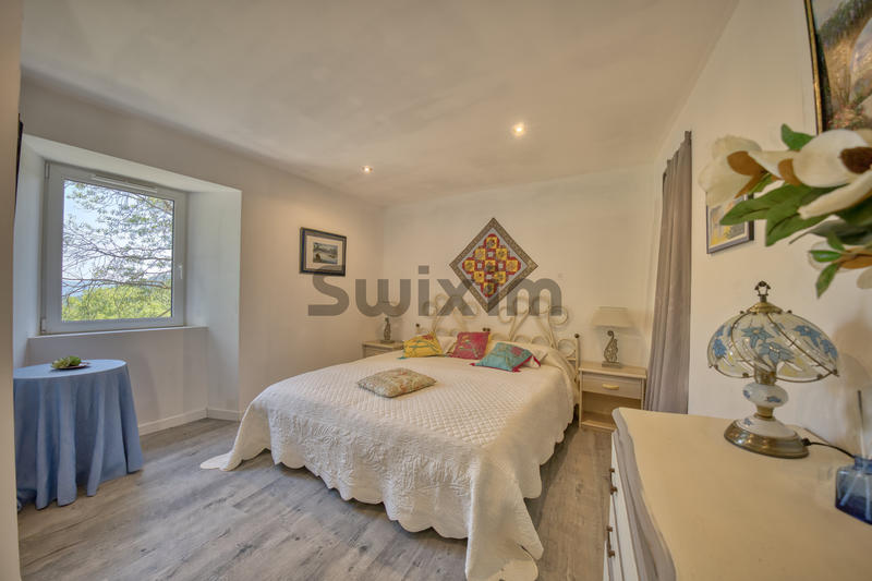 Mas - 505 m² - 15 pièces